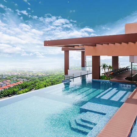 La Vela Hue Hotel Exterior photo Sky Pool