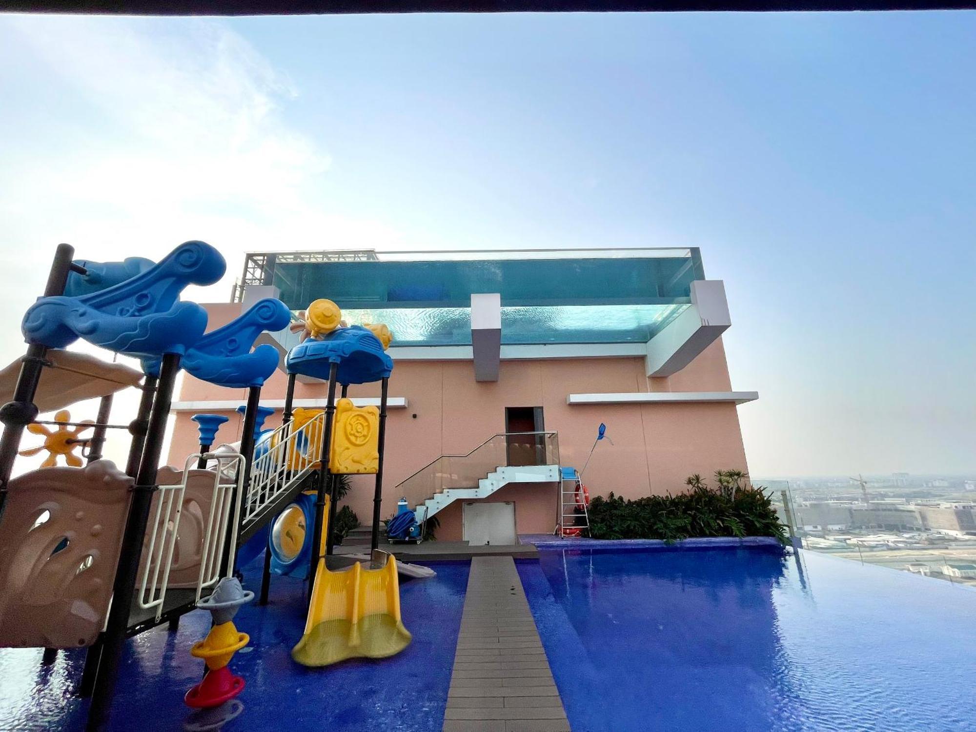 La Vela Hue Hotel Exterior photo The pool at the 33rd floor